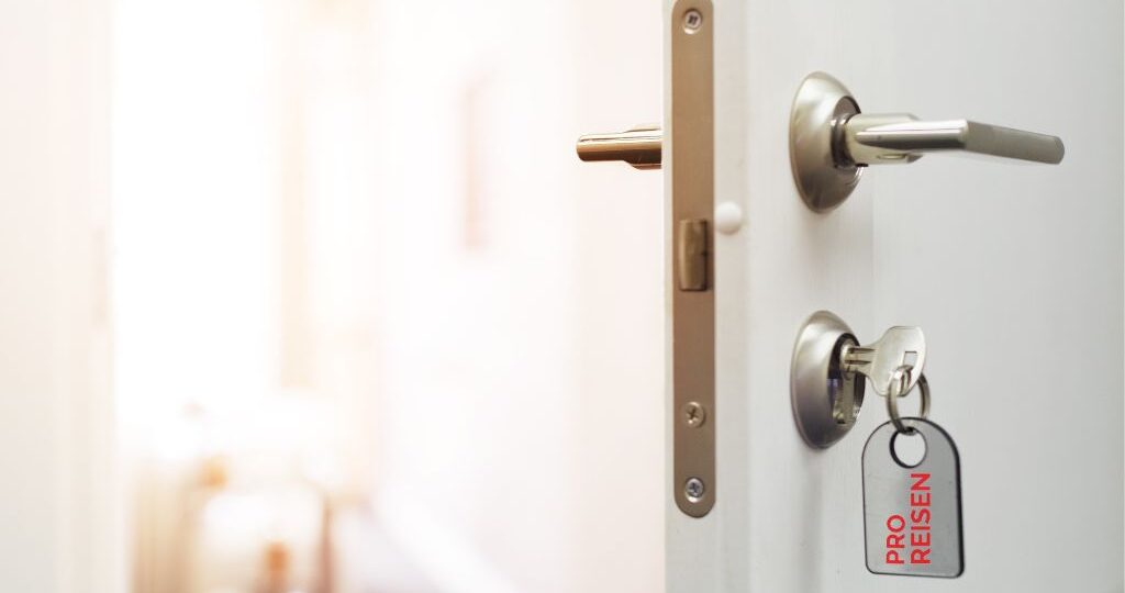 Tür mit PRO Reisen Schlüsselanhänger